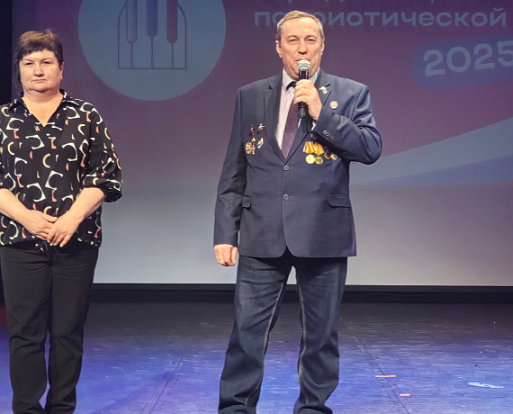 Награды лучшим вокалистам вручил депутат Тамбовской гордумы от "РОДИНЫ" Валерий Стариков