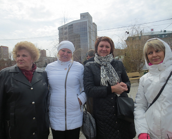 Наталья Латышевская с активистами выступили против вырубки в Волгограде