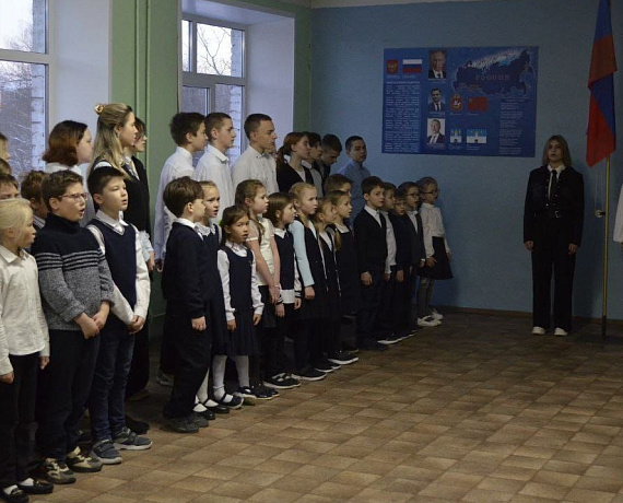 Сергей Захаров принял участие в торжественной линейке в школе