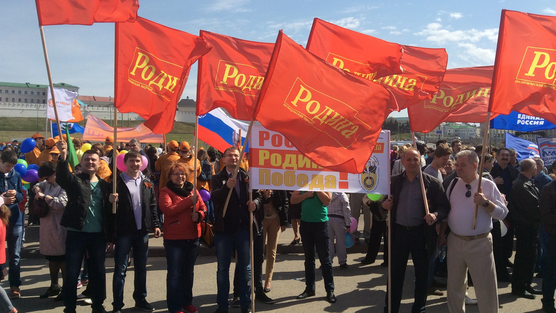 Партийцы Татарстана провели праздничное первомайское шествие