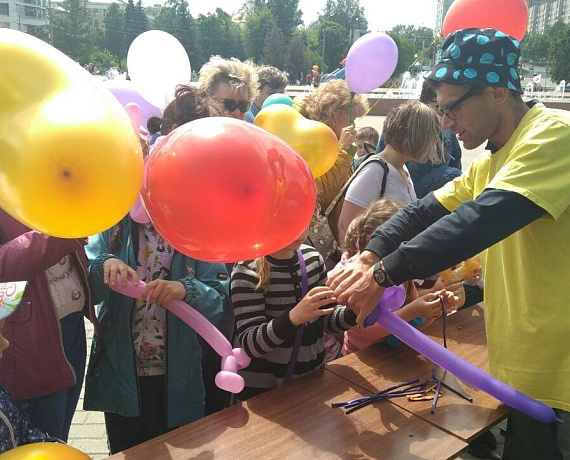 Праздничную акцию к Дню защиты детей организовала ивановская "РОДИНА"