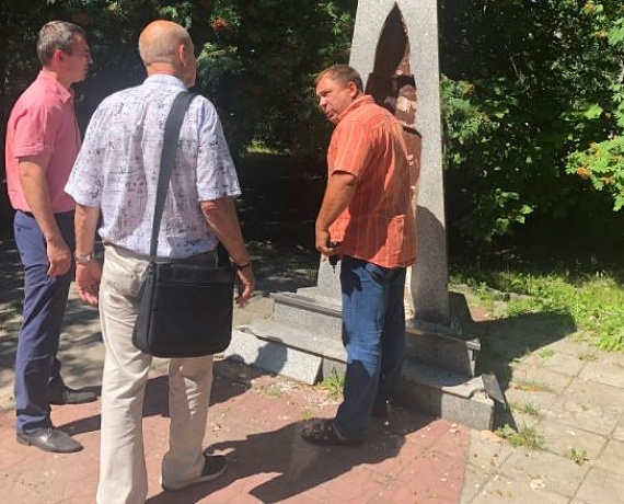 Обелиск на Аллее Славы в Новосибирске отреставрируют к новому учебному году
