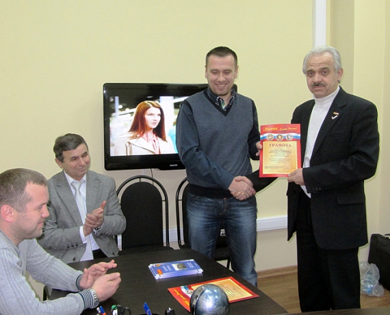 Фёдор Юрин наградил челябинских депутатов от партии "РОДИНА"