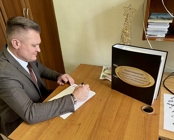 НОВОГОДНИЕ ПОДАРКИ ОТ ВЛАДИМИРА СУХАРЕВА ДЕТЯМ САДА-ШКОЛЫ ПРИ АСТРАХАНСКОМ ГУБЕРНСКОМ ТЕХНИКУМЕ