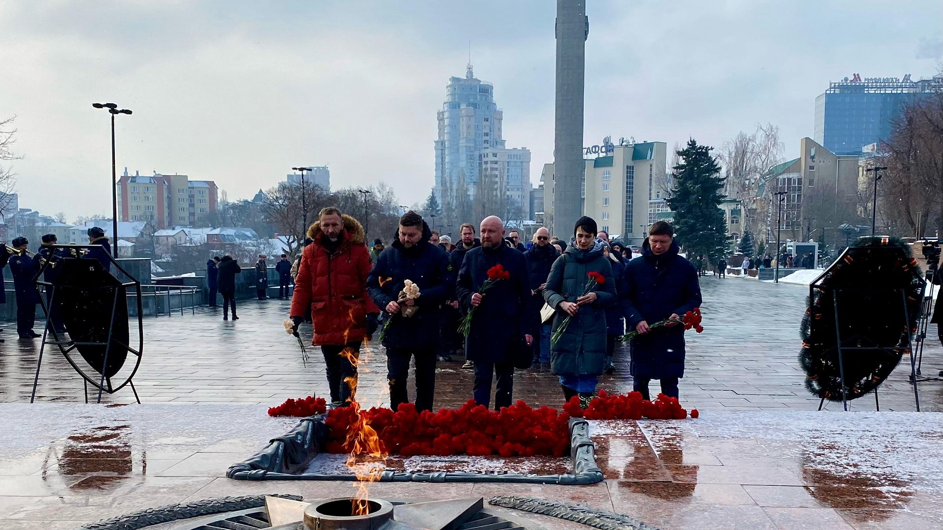 Воронежские партийцы возложили цветы в честь Дня защитника Отечества