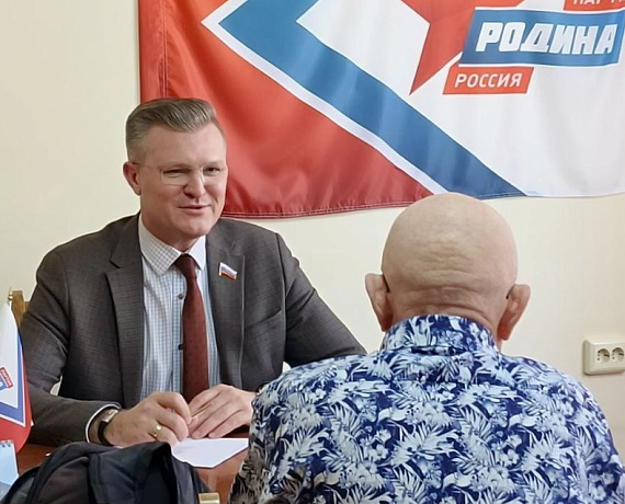 Владимир Сухарев провел ежемесячный прием граждан