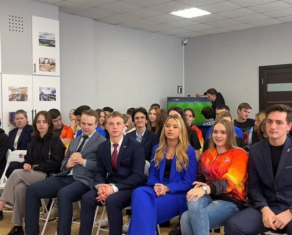 Журавлев открыл Молодежный центр "РОДИНЫ" и встретился с молодыми активистами партии
