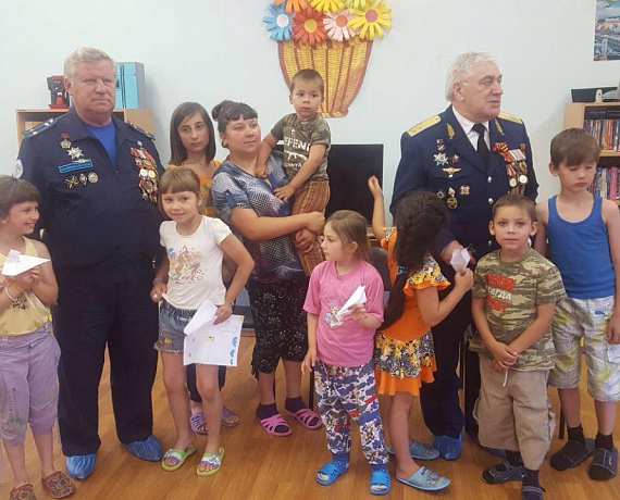 Ярославская "РОДИНА" организовала встречу маленьких пациентов с героями-летчиками
