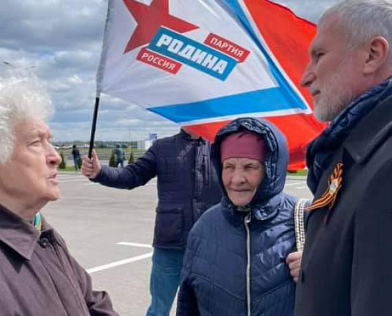 Алексей Журавлев возложил цветы к Ржевскому мемориалу