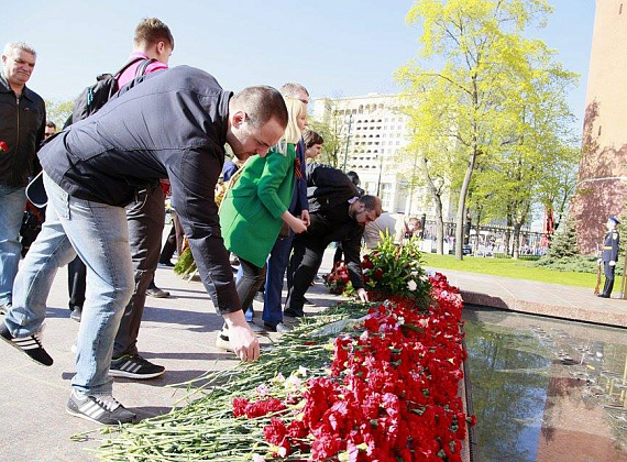 Делегация "РОДИНЫ" почтила память героев Великой Отечественной войны, 06.05.2015