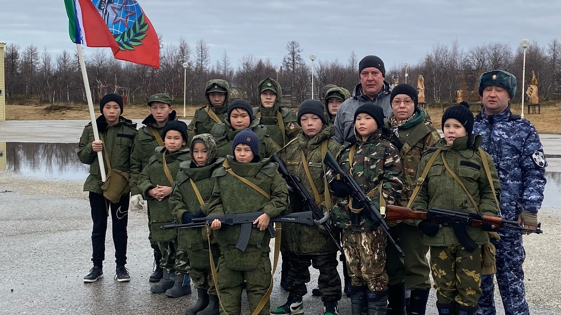 Андрей Ружников посетил детскую военно-патриотическую игру "Юный защитник 2024"