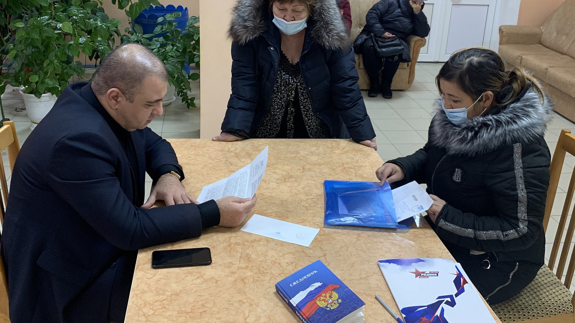Карен Григорян провел прием граждан в Харабалинском и Ахтубинском районе Астраханской области