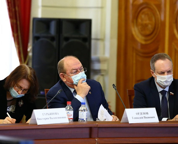 Карен Григорян предложил создать при Агентстве по делам молодежи Астраханской области совет представителей партий