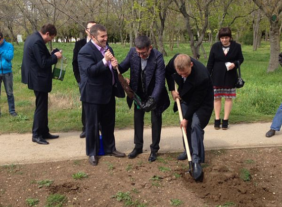 Делегация "РОДИНЫ" и инвесторов в Крыму, 12 и 13 апреля 2014 г.