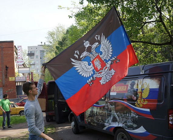Питерская "РОДИНА" собрала для Новороссии два автобуса гуманитарной помощи