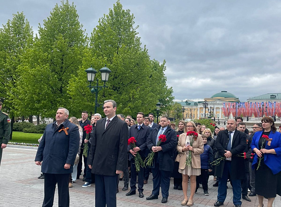 Соратники партии "РОДИНА" возложили венки и цветы к Могиле Неизвестного Солдата, 05.05.2023