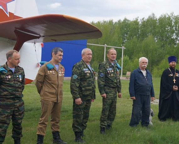 Соратники Татарстана помогли кадетам впервые прыгнуть с парашютом (фото)