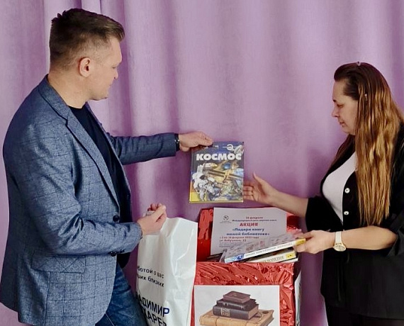 Книги от Владимира Сухарева переданы в дар воспитанникам сада-школы при Астраханском губернском техникуме