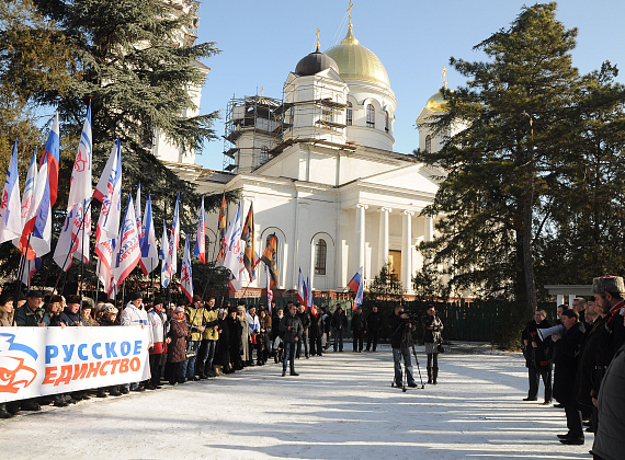 Возложение цветов к Долгоруковскому обелиску и митинг у памятника воинам-освободителям Симферополя, 4 февраля 2014 г.