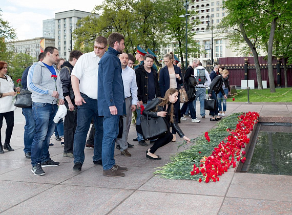 Представители "РОДИНЫ" возложили венки и цветы к могиле Неизвестного солдата, 06.05.2016