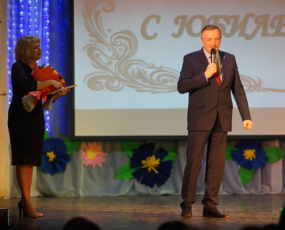Новосибирская "РОДИНА" поздравила творческий коллектив "Зоренька" с юбилеем