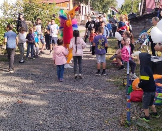 Местное отделение "РОДИНЫ" помогло организовать празднование Дня знаний в Дзержинском районе Новосибирска