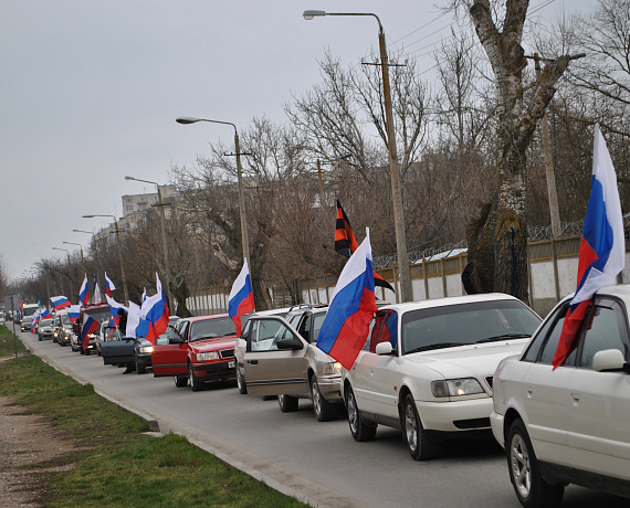 Крымские социал-патриоты провели автопробег