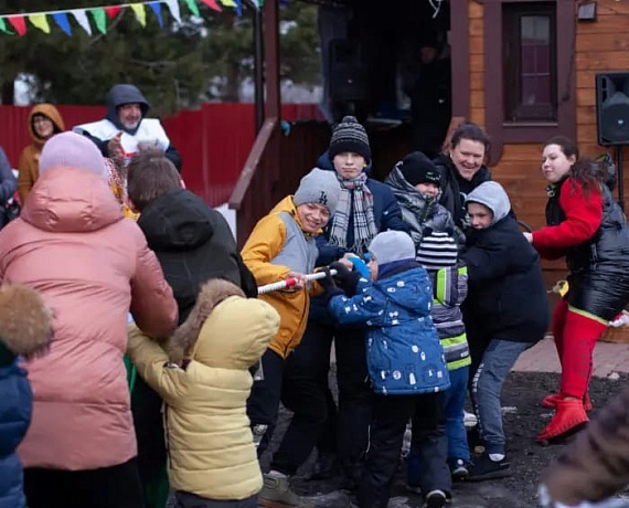 Подмосковная "РОДИНА" провела Масленицу для детей и взрослых