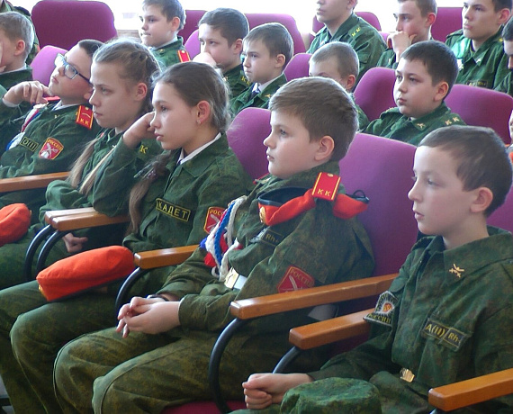 Казанские партийцы провели серию уроков мужества для молодых россиян