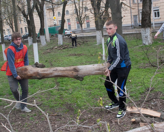 Социал-патриоты навели порядок в центре Новочеркасска
