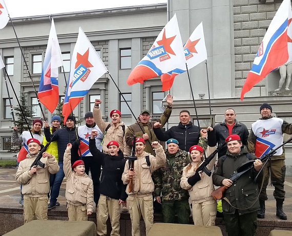 Самарская "РОДИНА" организовала выставку оружия времен Великой Отечественной войны