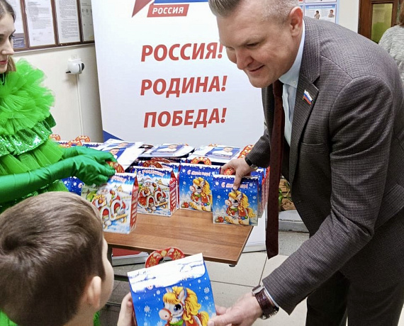 В РАМКАХ БЛАГОТВОРИТЕЛЬНОЙ АКЦИИ «ИСПОЛНИМ НОВОГОДНЮЮ МЕЧТУ!» ВЛАДИМИР СУХАРЕВ ПОЗДРАВИЛ ЮНЫХ АСТРАХАНЦЕВ С НАСТУПАЮЩИМ НОВЫМ ГОДОМ