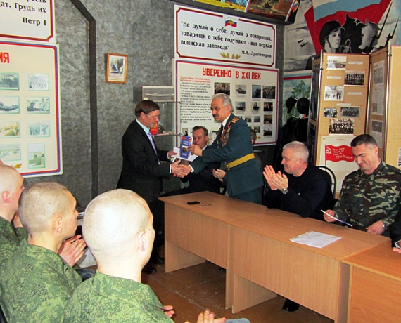 Патриоты проводили челябинских новобранцев на службу в армию
