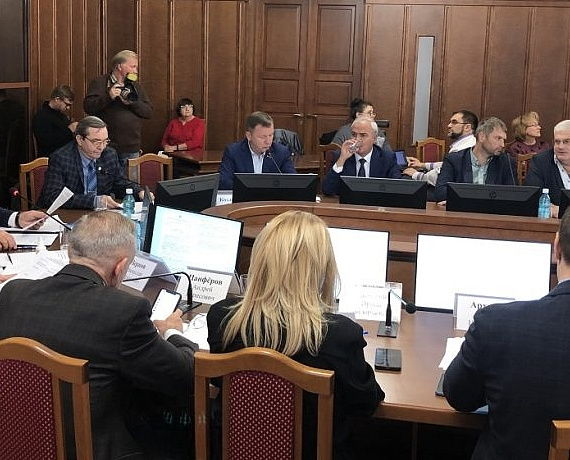 Новосибирские депутаты поддержали Вячеслава Илюхина в его критике концессии по строительству поликлиник