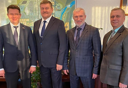 Алексей Журавлев встретился с мэром Байконура Константином Бусыгиным