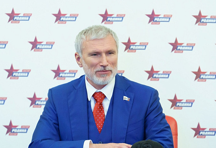Журавлев - NEWS.ru: Зеленский превратил свою страну в шапито