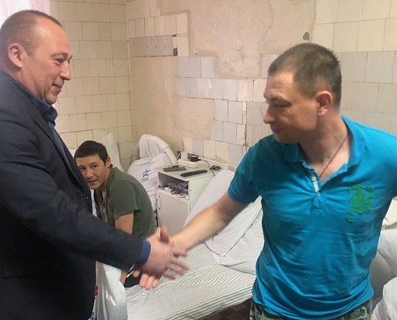Клуб избирателей Вячеслава Илюхина продолжает оказывать помощь военному госпиталю