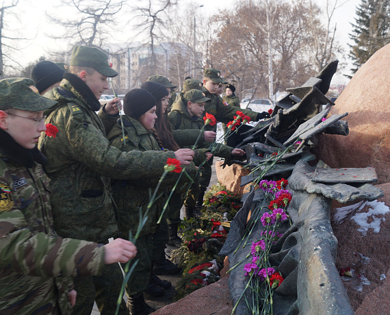 Казанские партийцы провели серию уроков мужества для молодых россиян