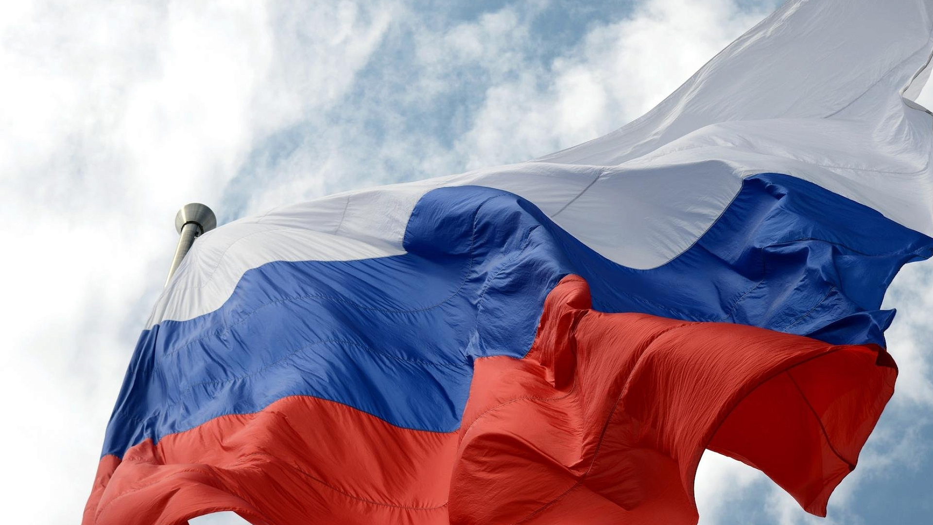 Алексей Журавлев поздравил граждан России с Днем государственного флага