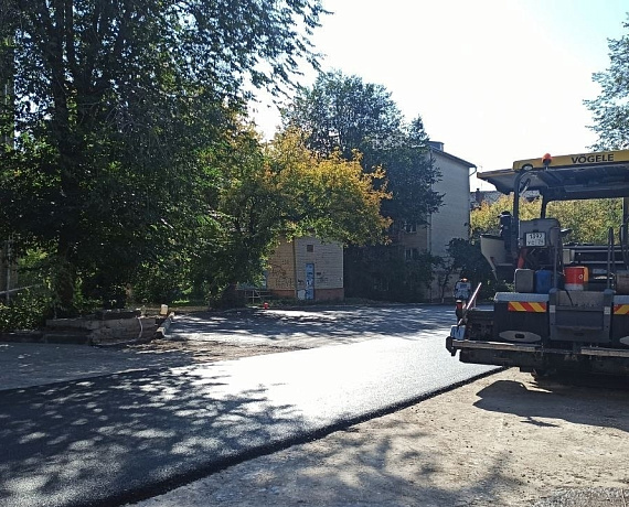 В Миассе благодаря работе руководителя миасской приемной «РОДИНЫ» началось асфальтирование 13-го округа