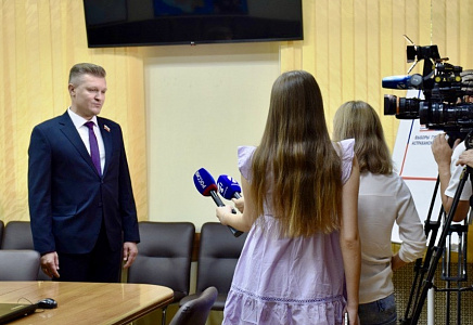 Владимир Сухарев подал документы о выдвижении в качестве кандидата на должность Губернатора Астраханской области