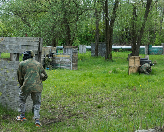 Калиниградские партийцы провели открытый турнир по пейнтболу "Защитник Родины"
