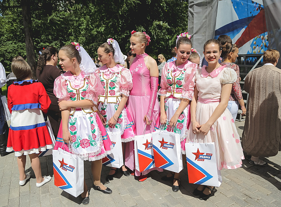 Дети из Донецка приняли участие в московском концерте, посвящённом Дню России, 12.06.15