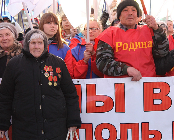 Крым наш: оренбургские патриоты вышли на праздничный митинг