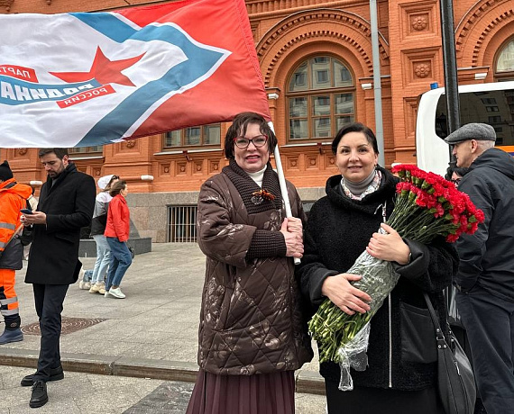 Соратники "РОДИНЫ" возложили венки и цветы к Могиле Неизвестного Солдата
