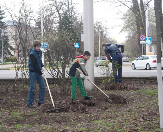 Социал-патриоты навели порядок в центре Новочеркасска