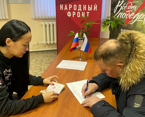 Андрей Ружников поставил свою подпись в поддержку выдвижения Владимира Путина кандидатом в Президенты