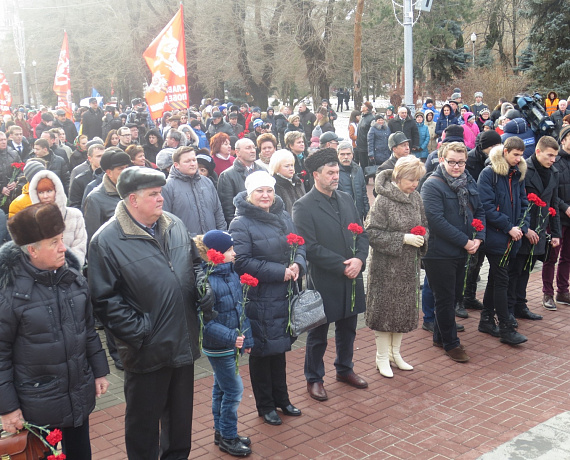 Волгоградские партийцы почтили память бойцов, отстоявших Сталинград