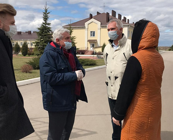 Воронежская "РОДИНА" поздравила проживающих и сотрудников дома-интерната с Пасхой