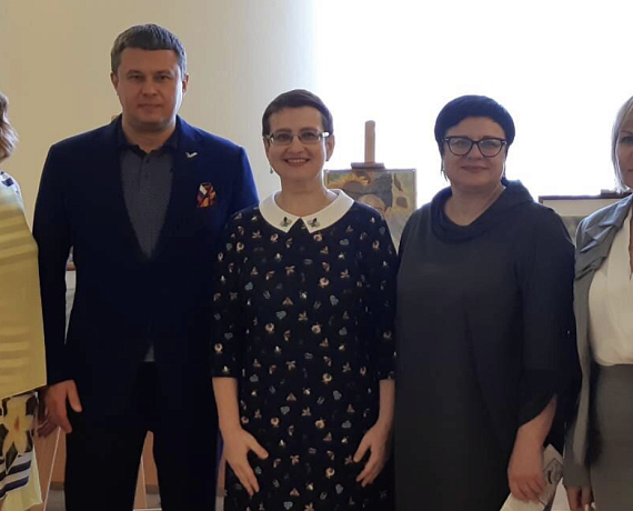 Валерий Барсук вручил сотрудникам Самарского Дворца ветеранов благодарственные письма